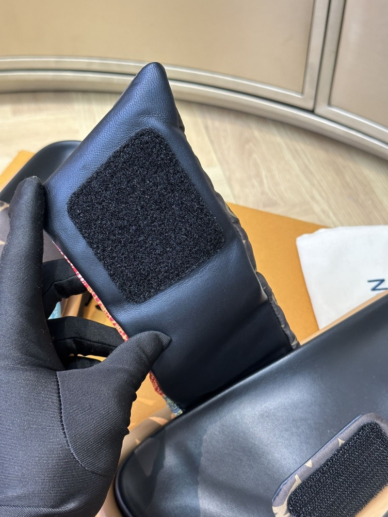 l0vis Vvtt0n slippers